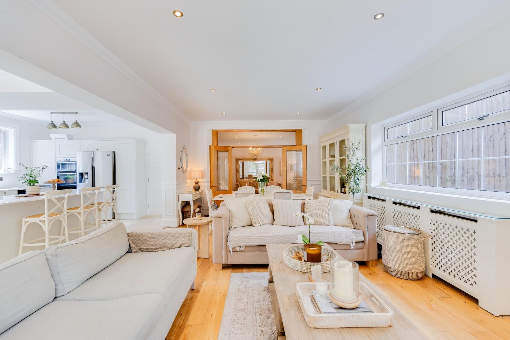 18 Queen Anne Square, Cardiff, CF10 3ED